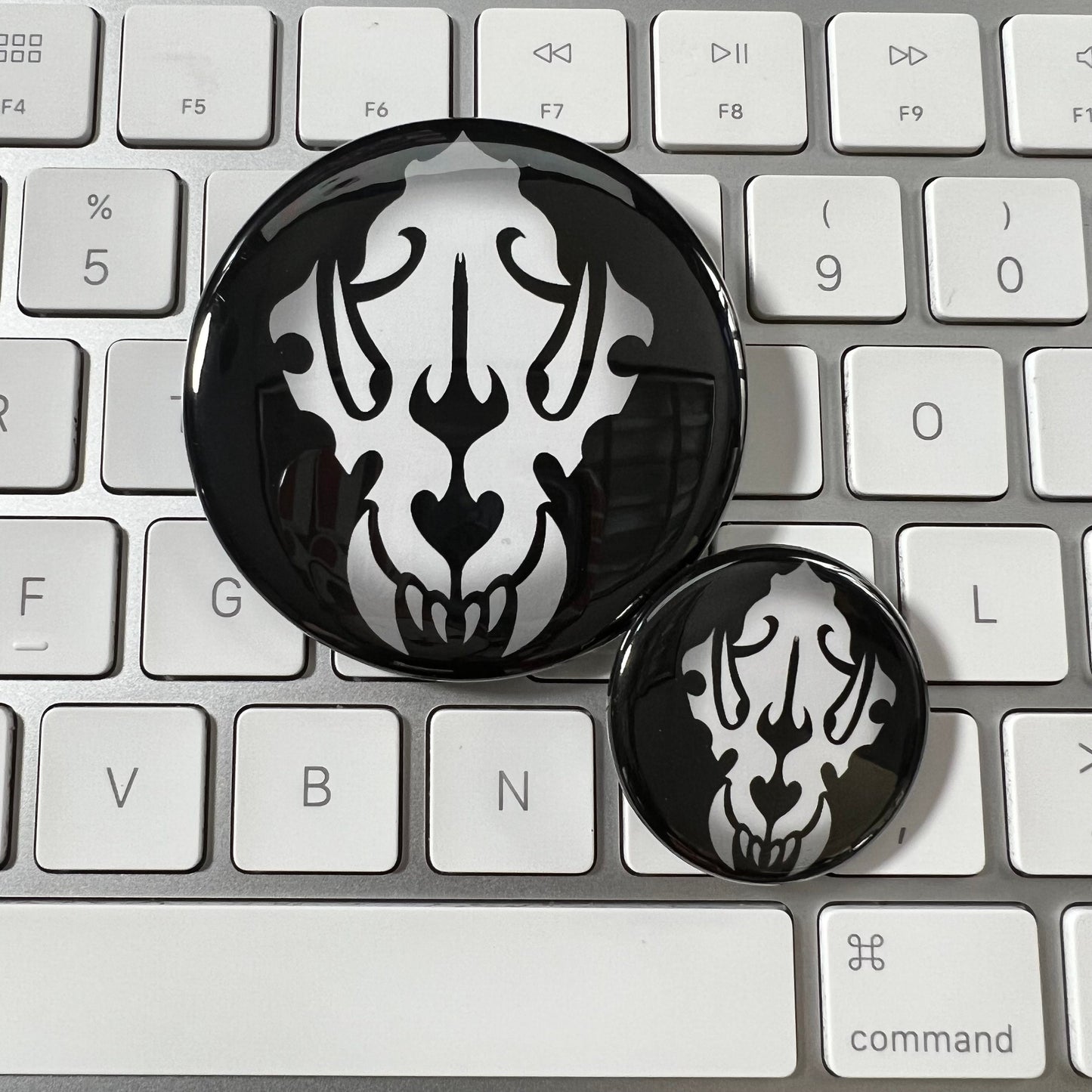 TWEWY - Leo Cantus Pin