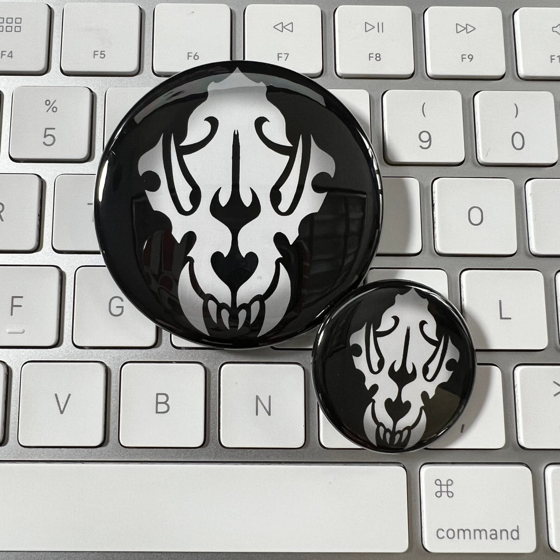 TWEWY Leo Cantus lion Noise emblem pin-back button, The World Ends With You fan art, 1.25 and 2.25 inch