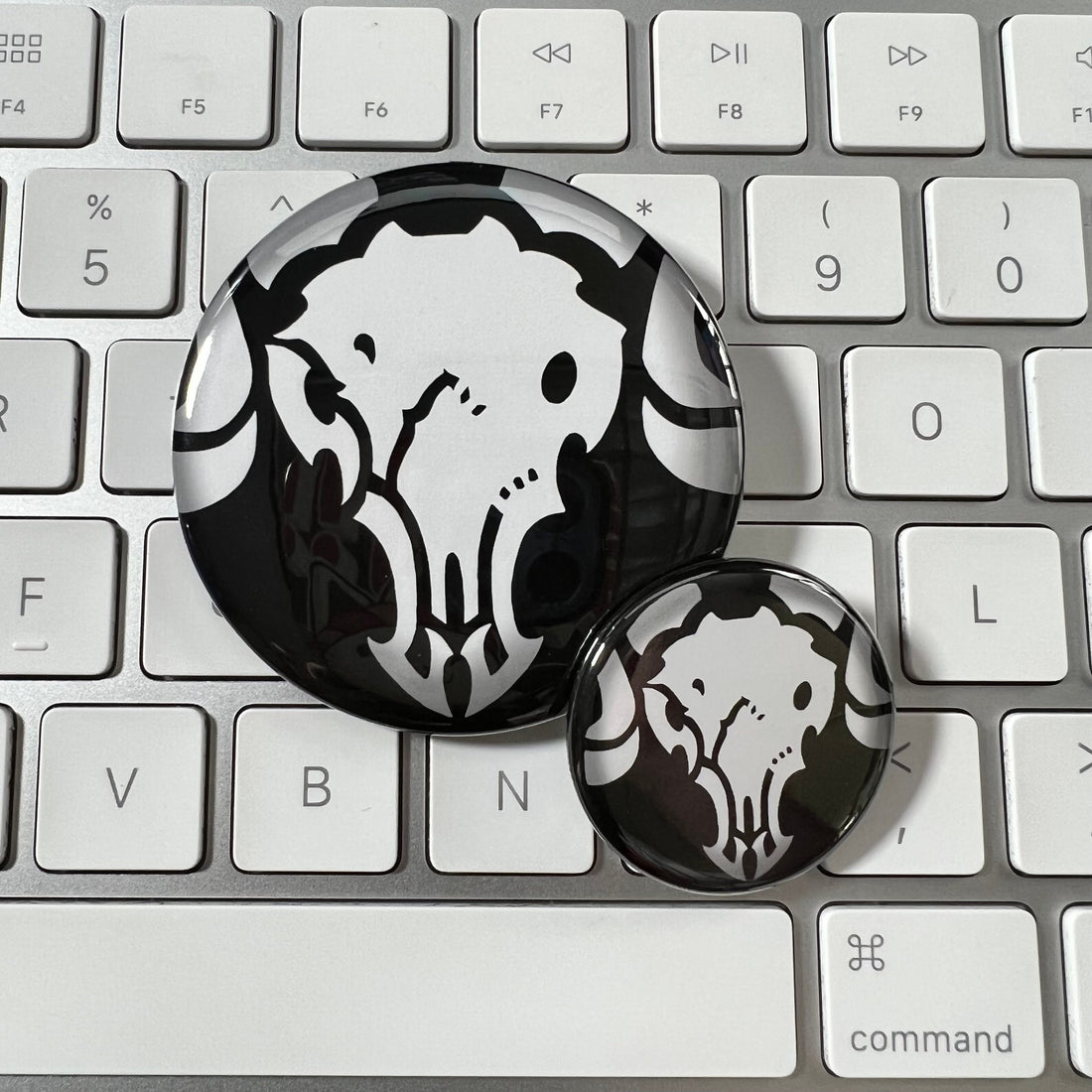 TWEWY Orvis Cantus Noise emblem pin-back button, The World Ends With You fan art, 1.25 and 2.25 inch